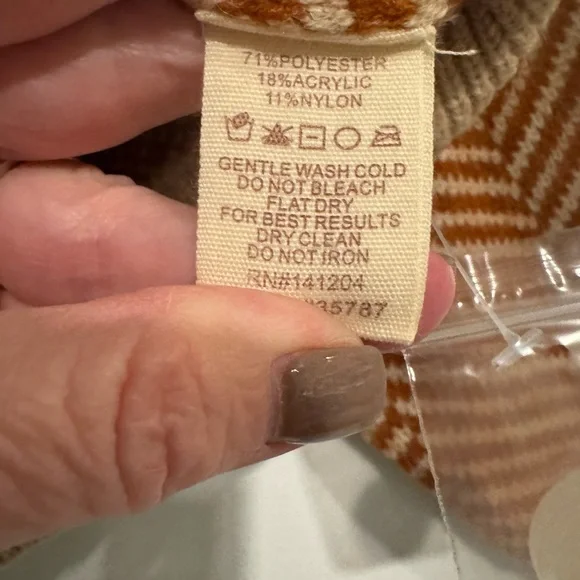 Hem & Thread rust and cream, tan cardigan.NWT size medium - Picture 4 of 4